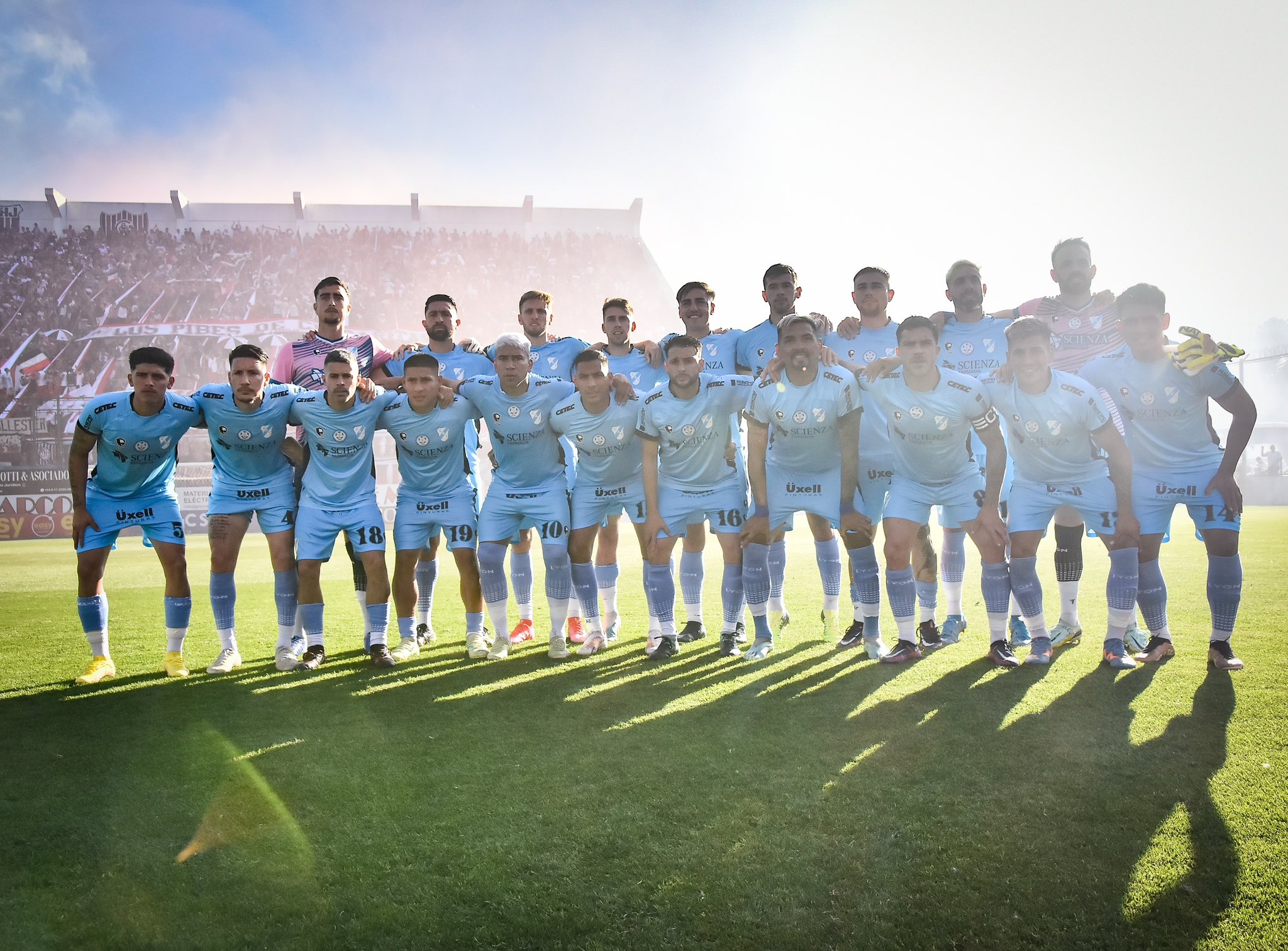 Un espectáculo del fútbol»: en Uruguay se rindieron ante Millonarios en  pleno partido en vivo