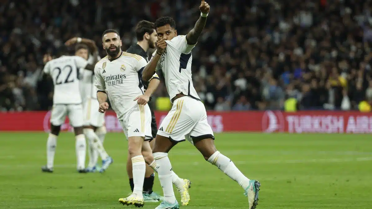 Real Madrid venció al Napoli y tiene puntaje ideal