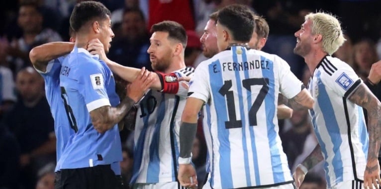 Messi ANIQUILÓ a los futbolistas uruguayos